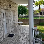 Kamena Kuca Family Rodin