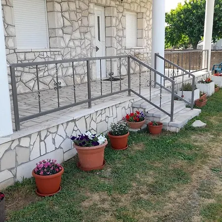 Kamena Kuca Family Rodin *